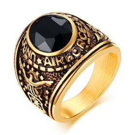 Pečatný prsteň z ocele s čiernym kamienkom, zlatá farba, gravírovanie