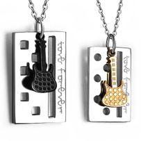 Prívesok pre dvoch z ocele, gitara a známka, nápis "love forever"