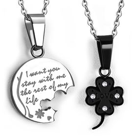 Prívesok pre dvoch z ocele, štvorlístok a okrúhla známka, nápis