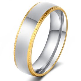 Prsteň z chirurgickej ocele, gravírované pásy zlatej farby