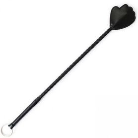 Čierny kožený bič, pletená rukoväť a päsť