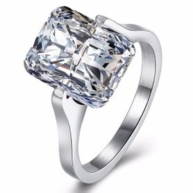 Zásnubný prsteň z ocele striebornej farby, číry brúsený kamienok - Solitér