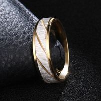Prsteň z chirurgickej ocele, zlatá a strieborná farba, zárezy
