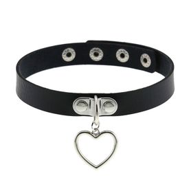 Černý erotický kožený choker, kontura srdce stříbrné barvy