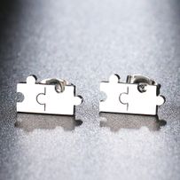 Puzetové náušnice z ocele striebornej farby, lesklé puzzle
