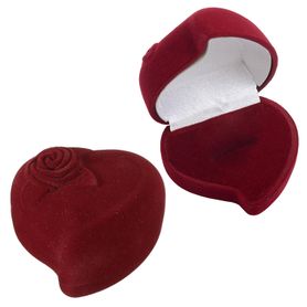 Zamatové darčekové balenie na prsteň, bordové srdce a ruža