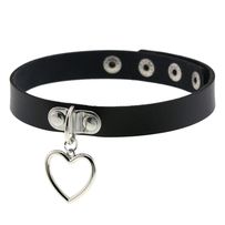 Čierny erotický kožený choker, kontúra srdca striebornej farby